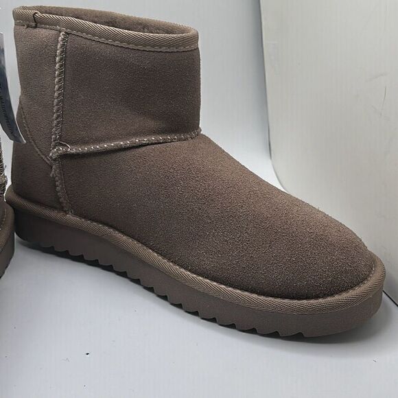 CUSHIONAIRE Women’s Cozy Boot 8 TAUPE - Picture 6 of 7